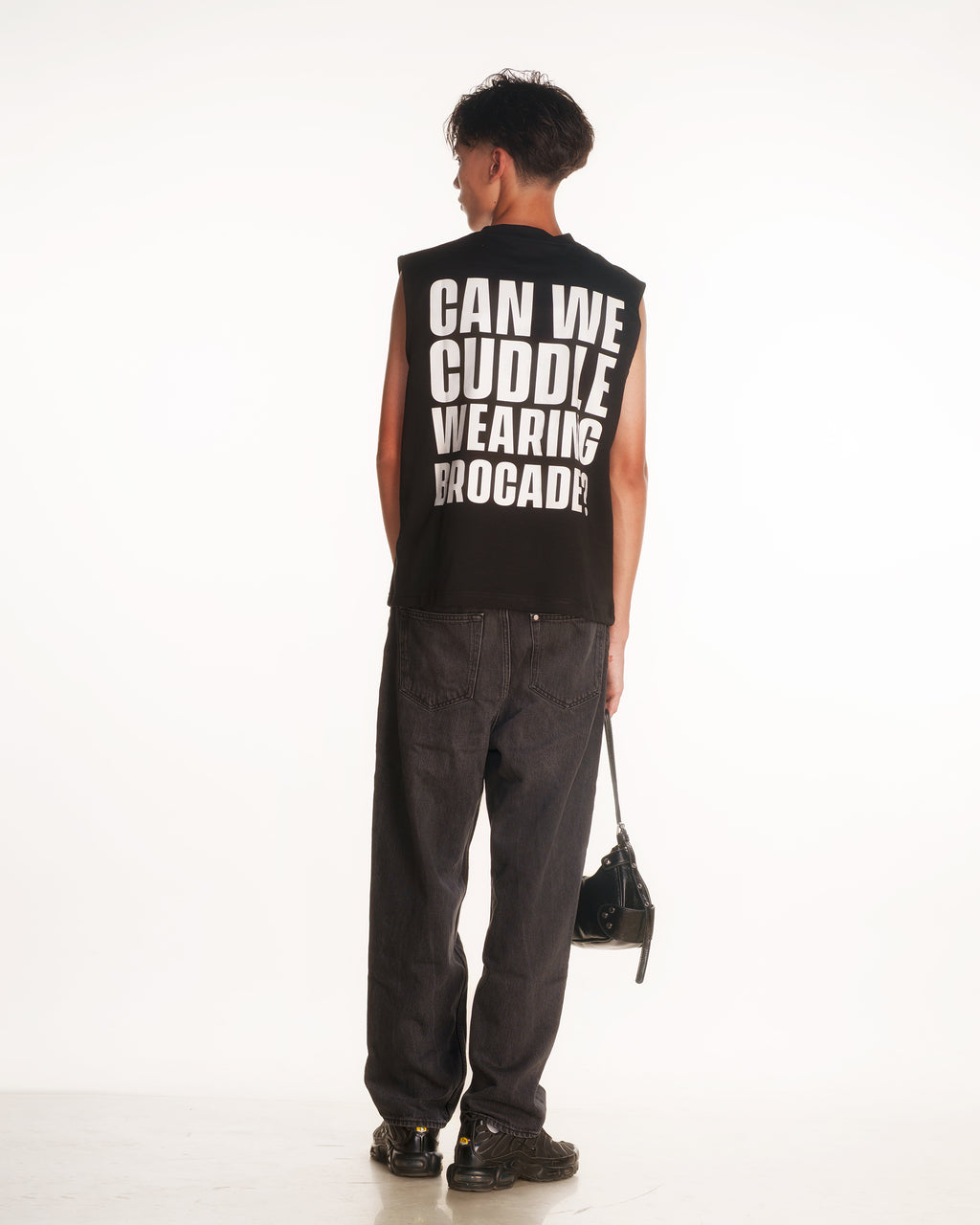 CURL UP TEE (BLACK)