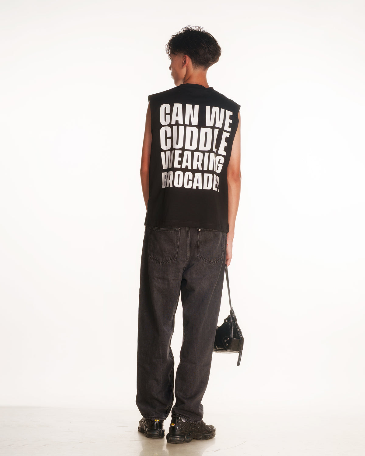 CURL UP TEE (BLACK)